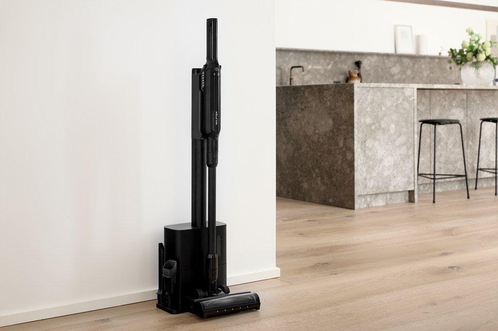 nilfisk-quick-move-aspirateur-balai-sans-fil-noir-150-w image 4