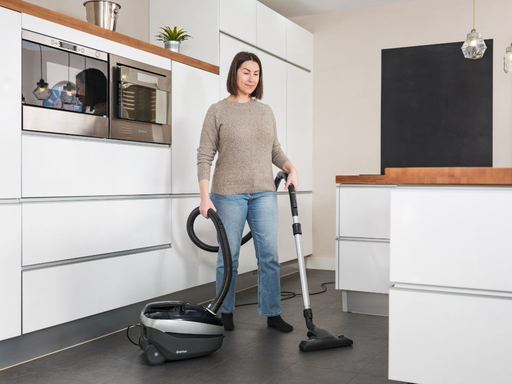 nilfisk-select-aspirateur-tra-neau-noir-650w-hepa-13 image 7