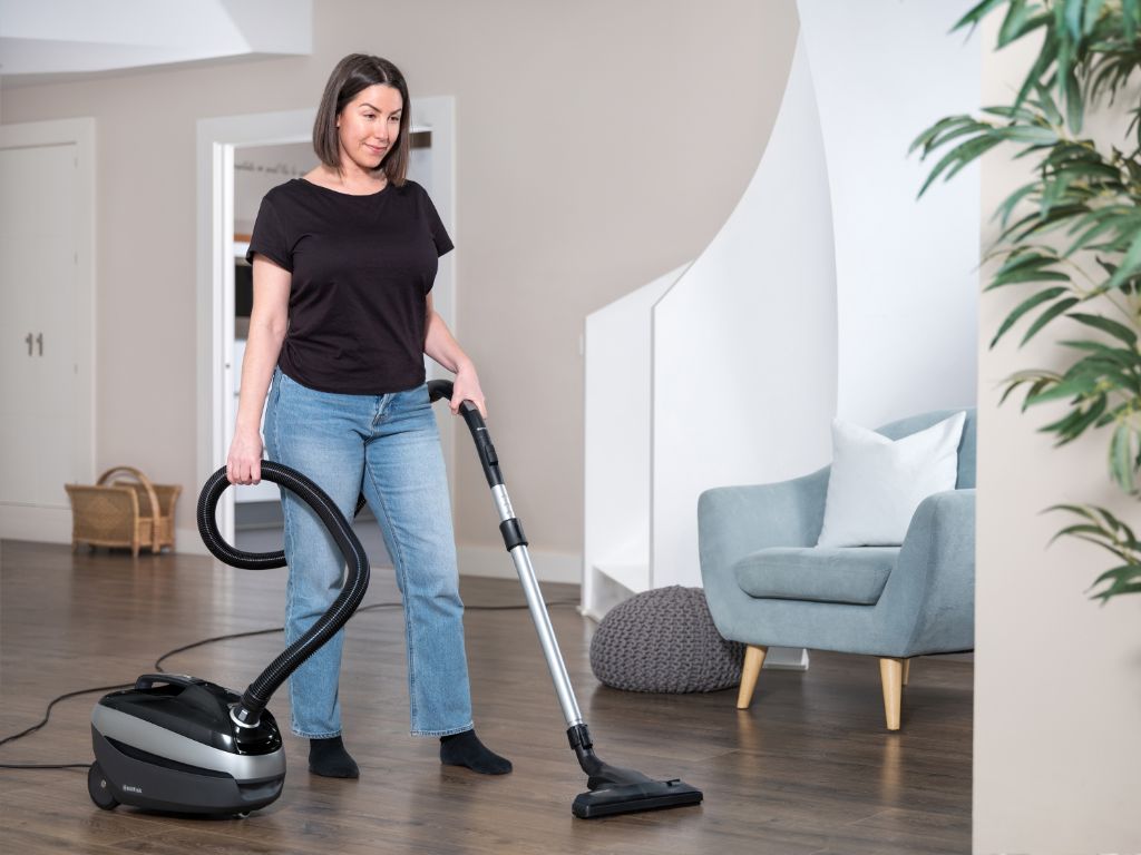 nilfisk-select-aspirateur-tra-neau-noir-650w-hepa-13 image 2