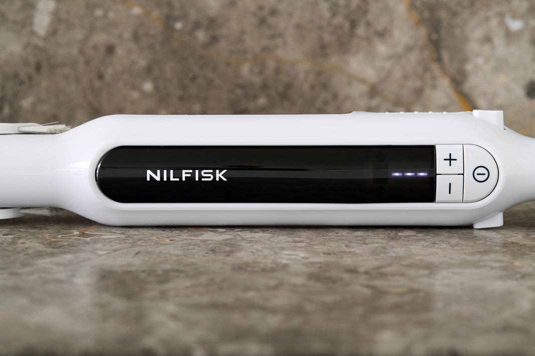 nilfisk-quick-move-aspirateur-balai-sans-fil-noir-150-w image 7
